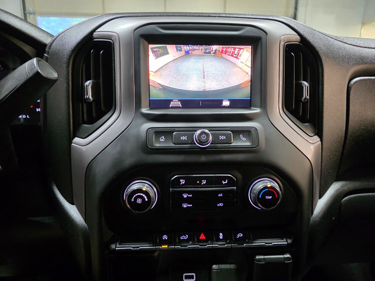 Used 2020 Chevrolet Silverado 1500 Custom w/ Custom Value Package AWD/4WD image 32