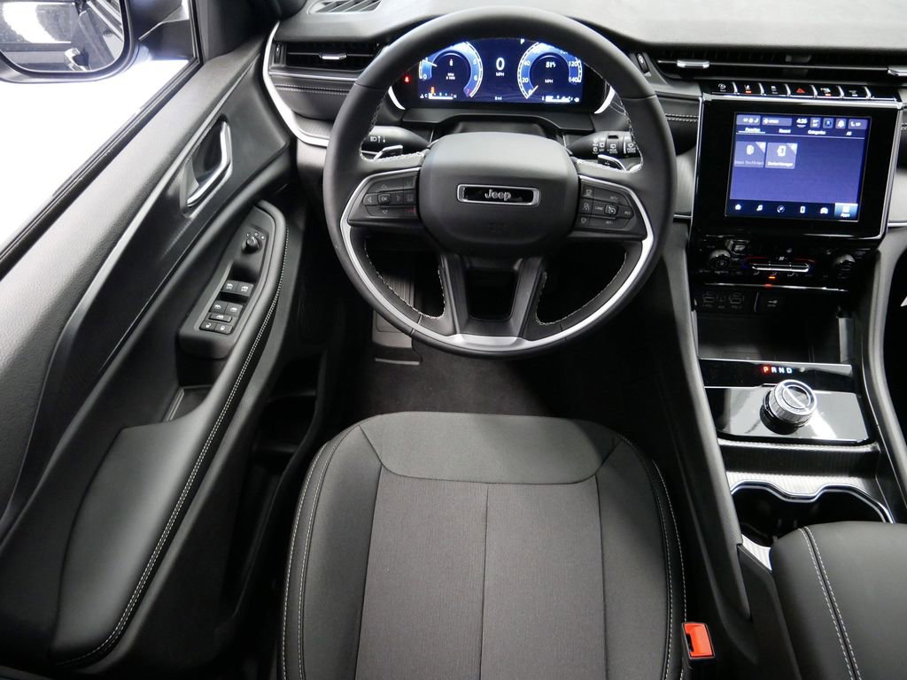 New 2025 Jeep Grand Cherokee Laredo w/ Luxury Tech Group I image 17