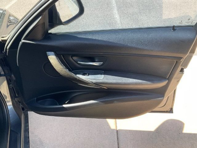 Used 2015 BMW 320i Sedan RWD image 18