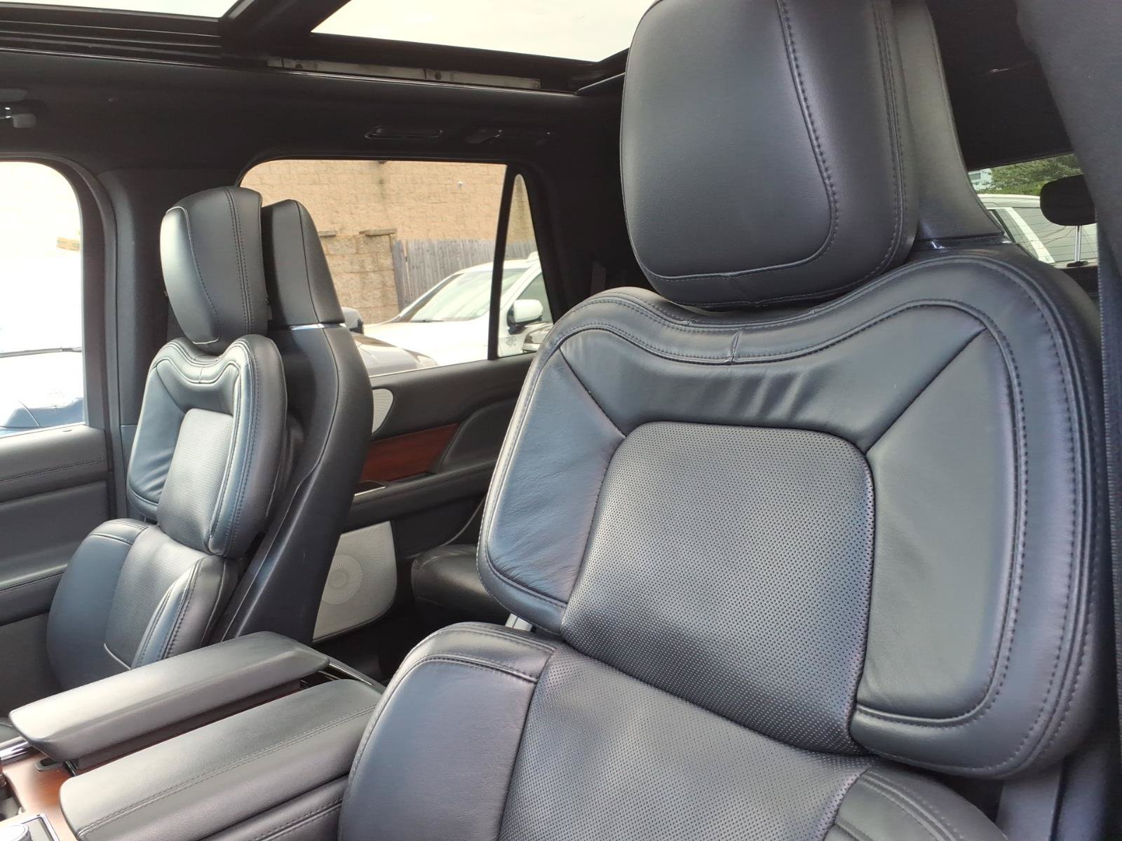 Used 2022 Lincoln Navigator Reserve AWD/4WD image 22
