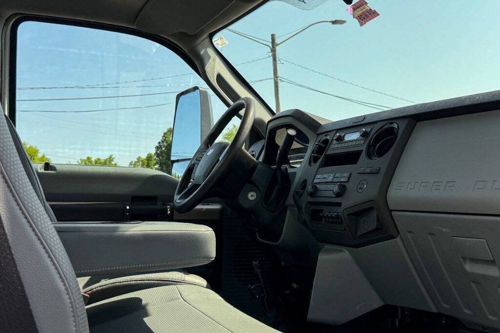 Used 2022 Ford F650 2WD Regular Cab Super Duty image 15