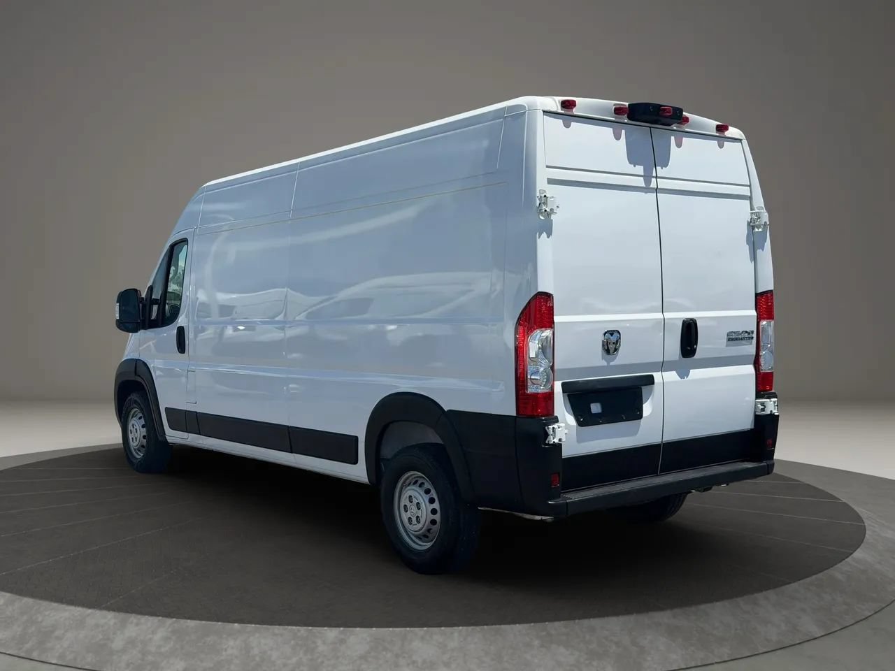 Used 2025 RAM ProMaster 2500 w/ Convenience Group FWD image 4
