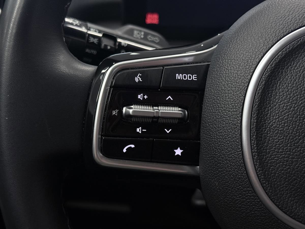 Used 2025 Kia Sorento SX image 51