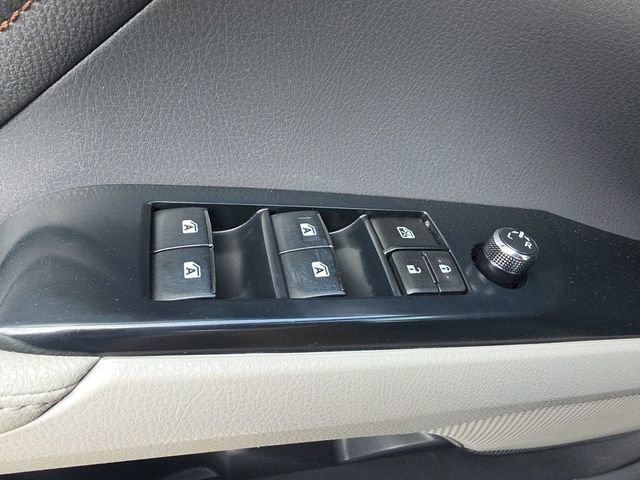 Used 2018 Toyota Camry XLE FWD image 19