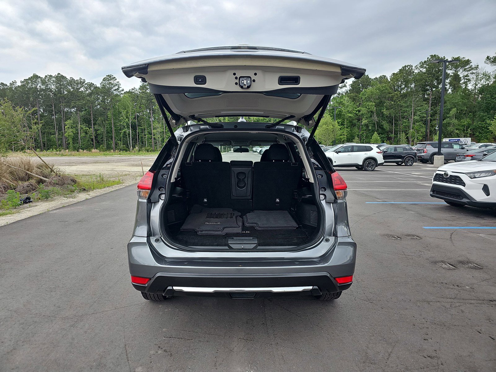 Used 2018 Nissan Rogue SV AWD/4WD image 14
