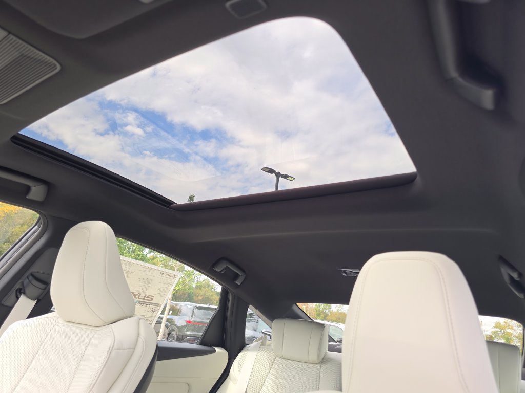 New 2026 Lexus ES 350h w/ Cold Area Package FWD image 8