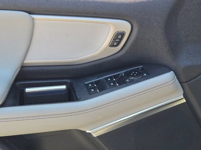 Used 2025 Ford Expedition Active AWD/4WD image 18
