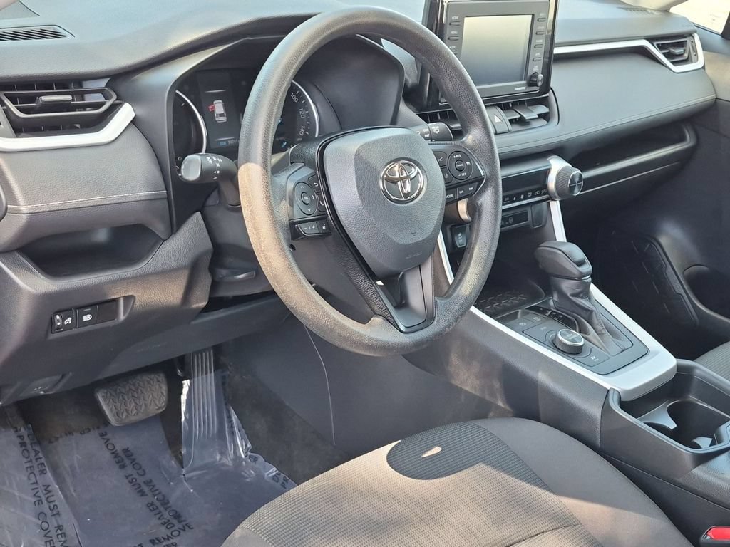 Used 2021 Toyota RAV4 LE AWD/4WD image 14