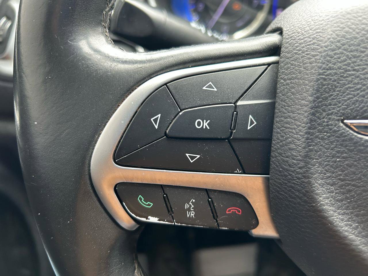 Used 2015 Chrysler 200 Limited w/ Convenience Group image 17