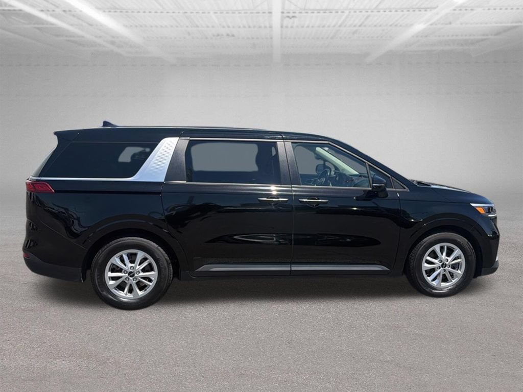 Used 2024 Kia Carnival LX FWD image 13