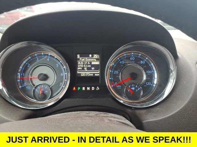 Used 2014 Chrysler Town & Country Touring-L w/ Driver Convenience Group image 19