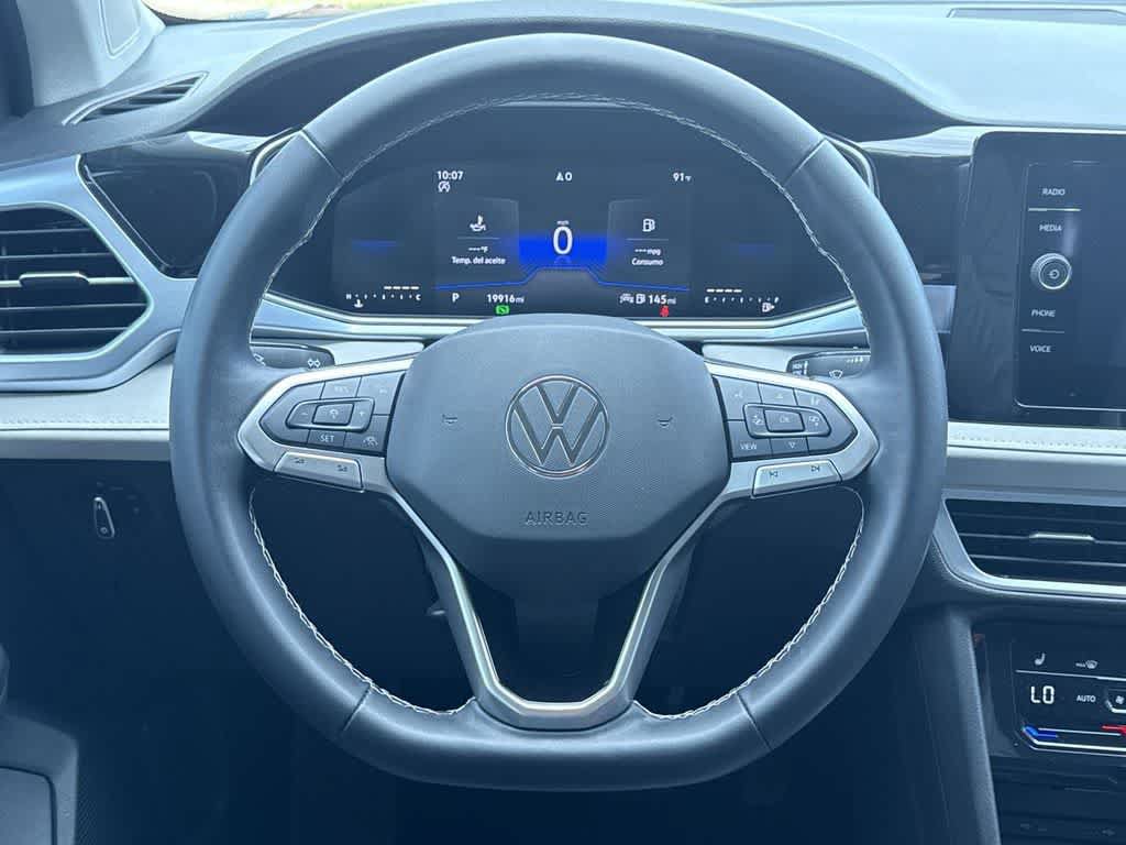 Used 2025 Volkswagen Taos SE FWD image 15
