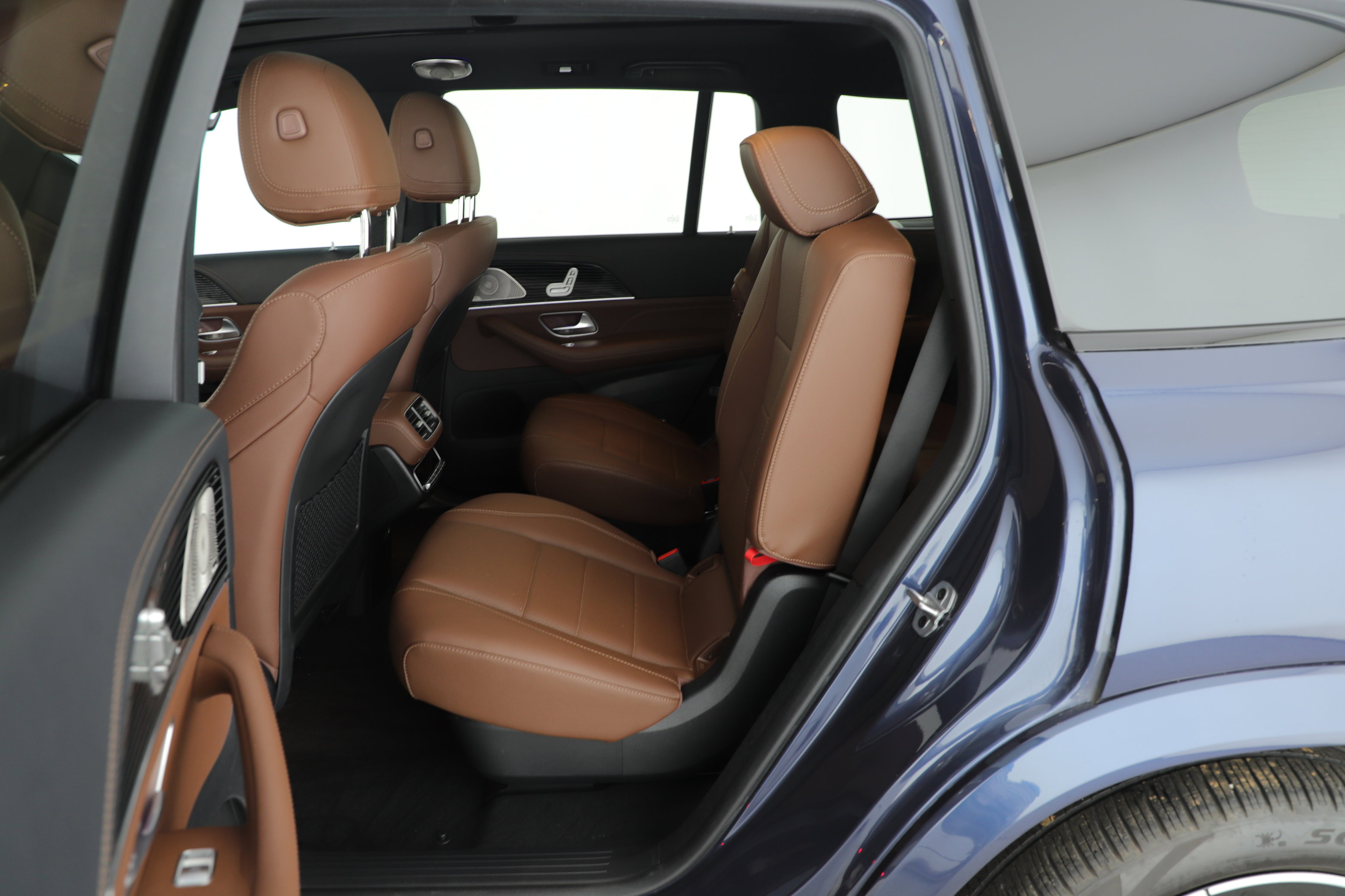 Used 2024 Mercedes-Benz GLS 450 4MATIC image 10