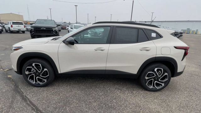 New 2026 Chevrolet Trax RS w/ Sunroof Package FWD image 7