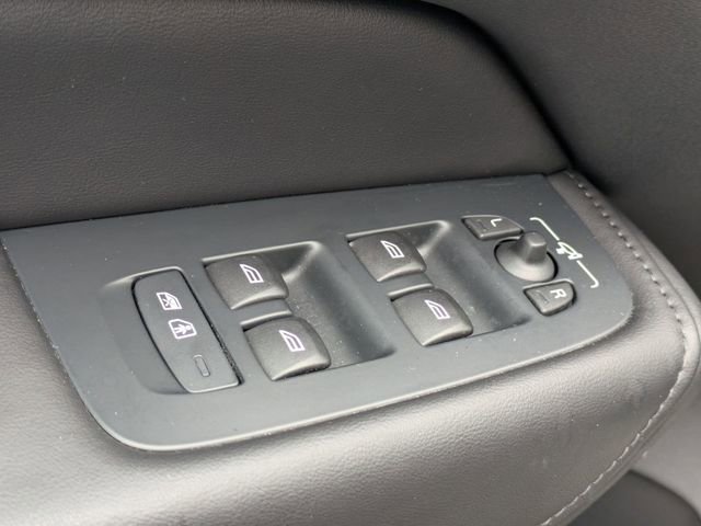 Used 2025 Volvo XC60 B5 Plus image 10