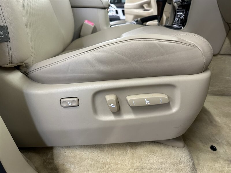 Used 2010 Lexus LX 570 4WD image 30