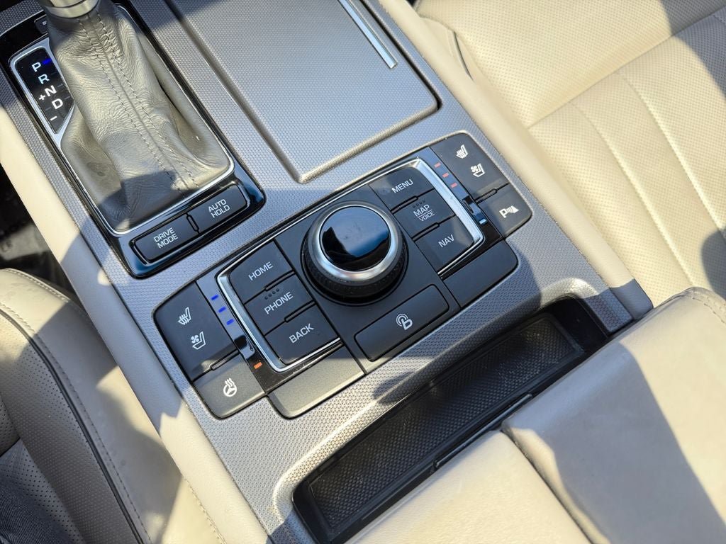 Used 2015 Hyundai Genesis 3.8 w/ Option Group 04 AWD/4WD image 33