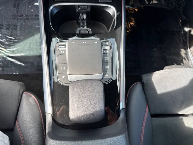 Used 2022 Mercedes-Benz GLB 250 4MATIC image 23