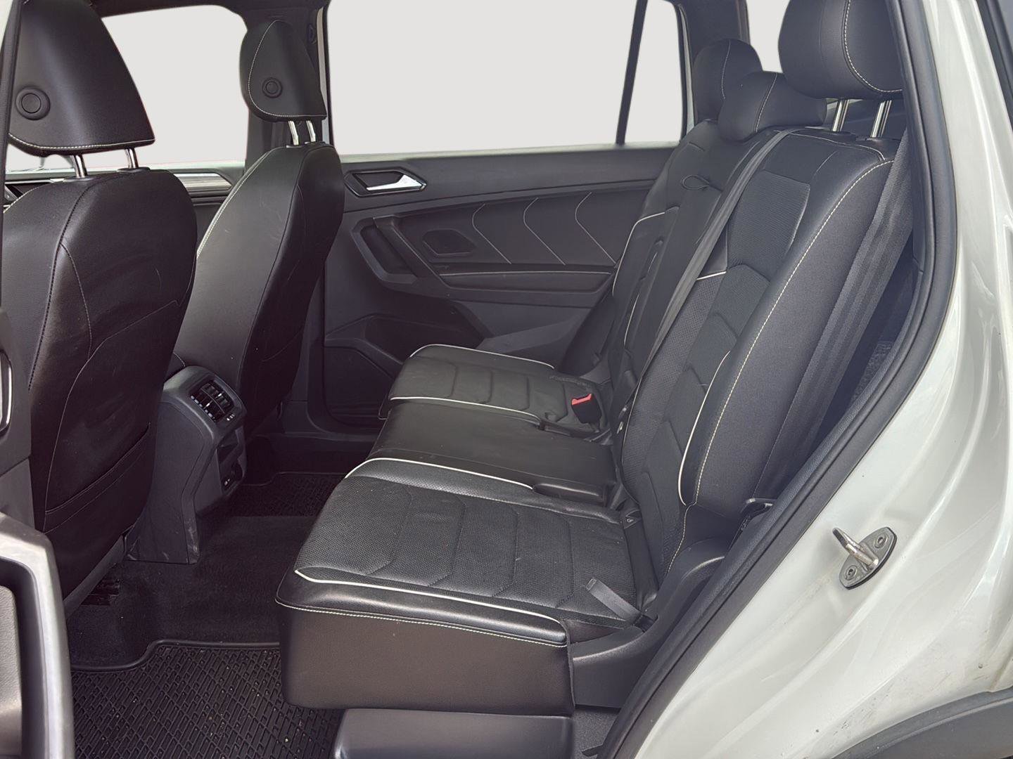 Used 2024 Volkswagen Tiguan SEL R-Line w/ MDO Package, Two-Row image 24