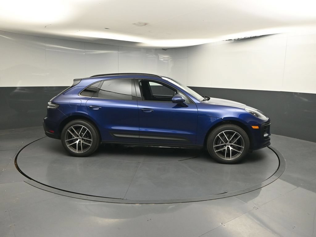 Used 2025 Porsche Macan AWD/4WD image 27