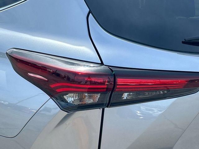 Used 2024 Toyota Highlander LE image 39