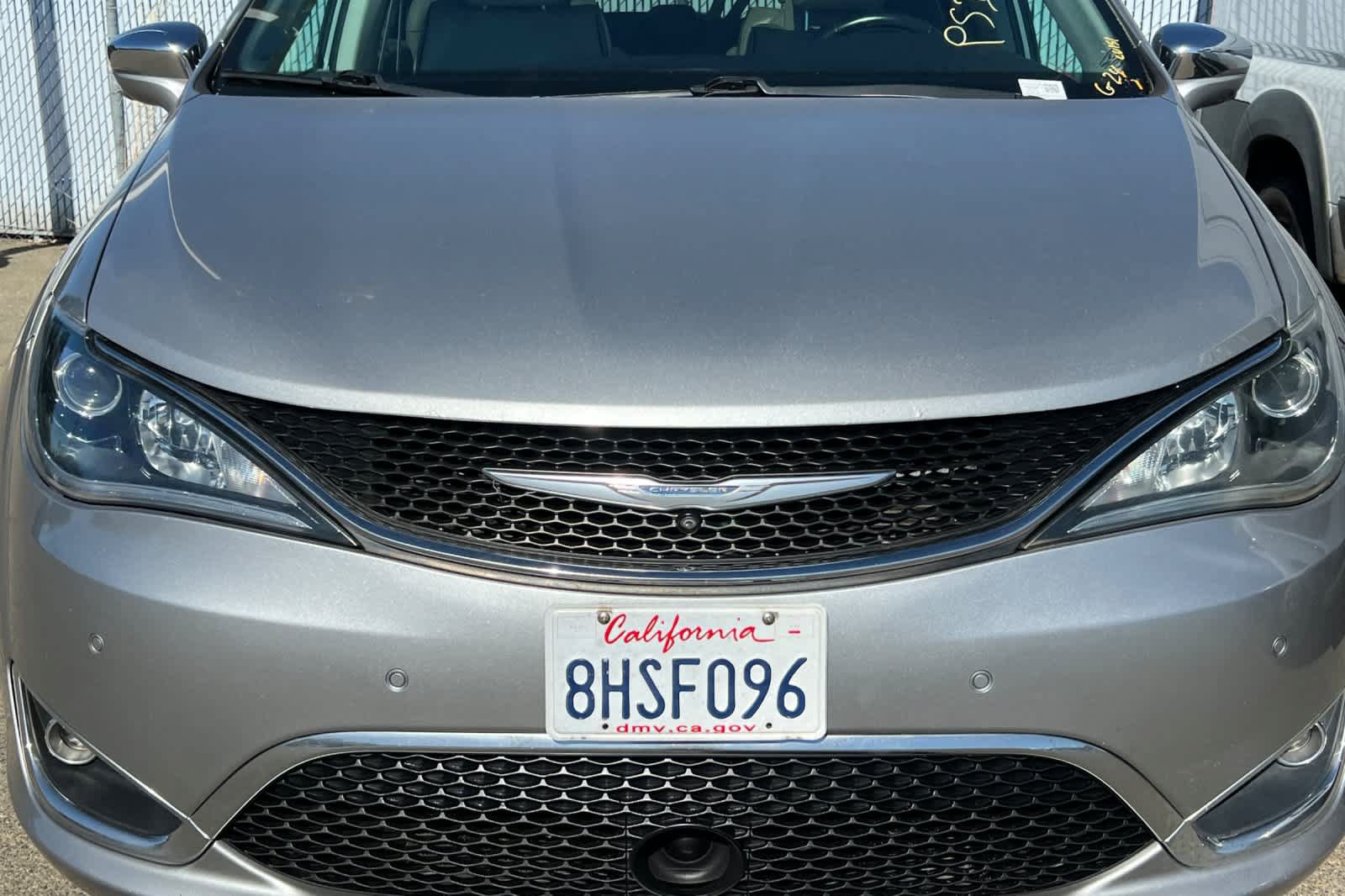 Used 2017 Chrysler Pacifica Limited w/ UConnect Theater Package FWD image 12