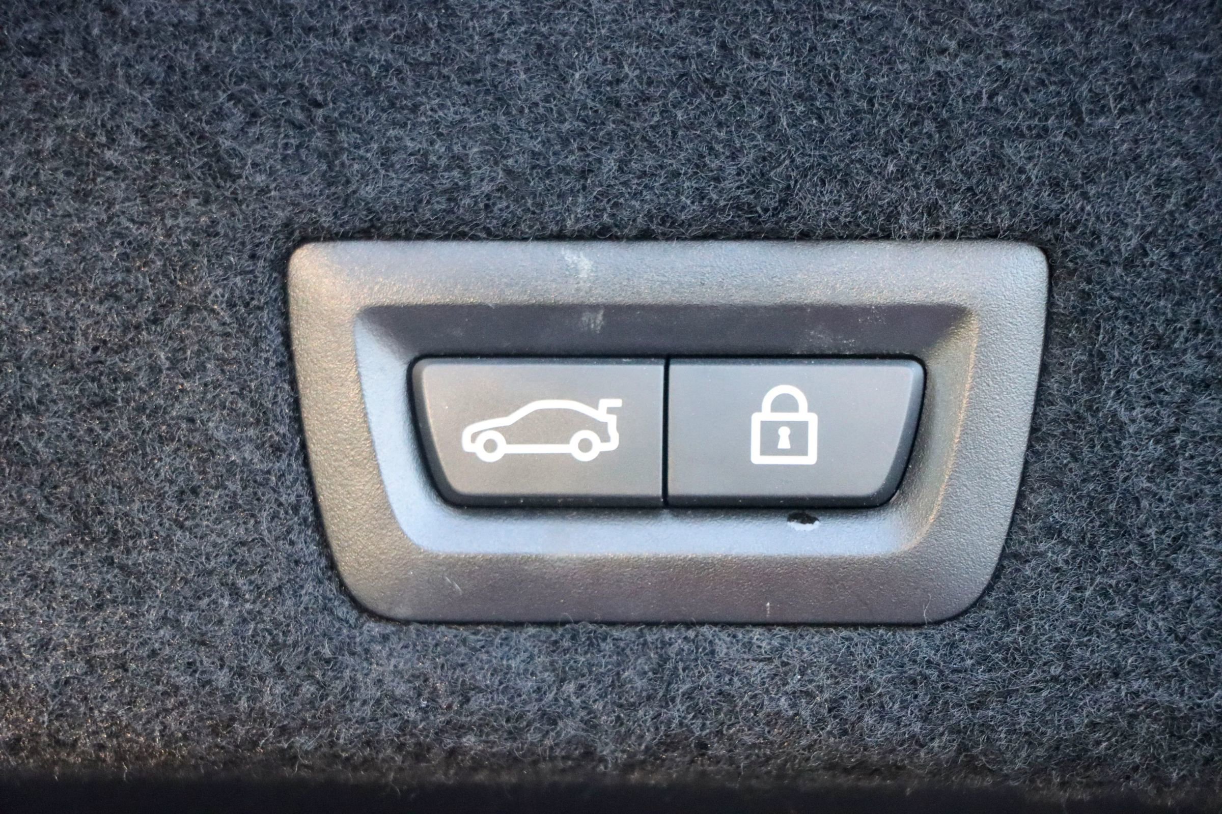 Used 2019 BMW 740i w/ Executive Package image 25