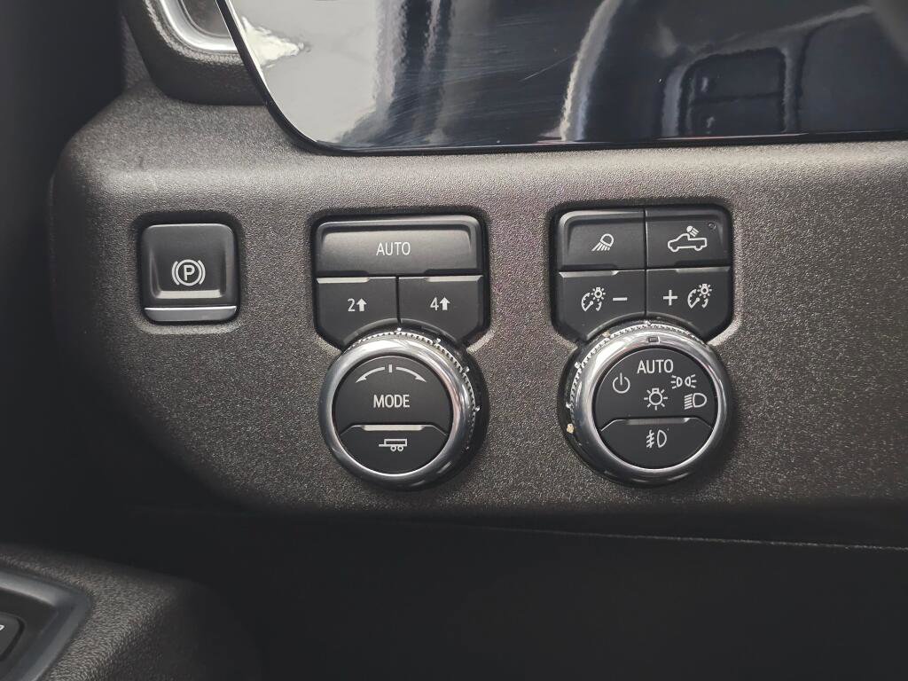 Used 2025 GMC Sierra 1500 SLT image 26