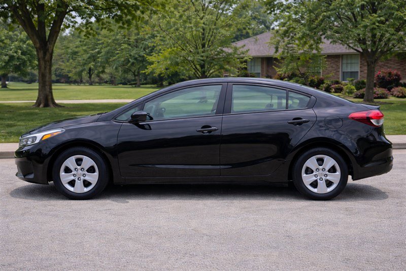 Used 2018 Kia Forte LX image 2