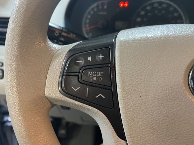 Used 2014 Toyota Sienna LE image 17
