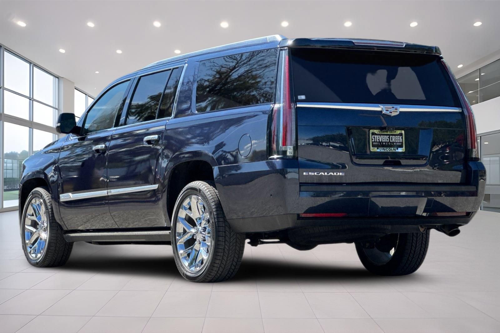 Used 2019 Cadillac Escalade ESV Platinum AWD/4WD image 6