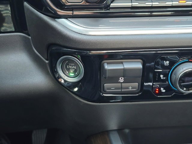 Used 2024 Chevrolet Silverado 3500 High Country w/ High Country Premium Package AWD/4WD image 29