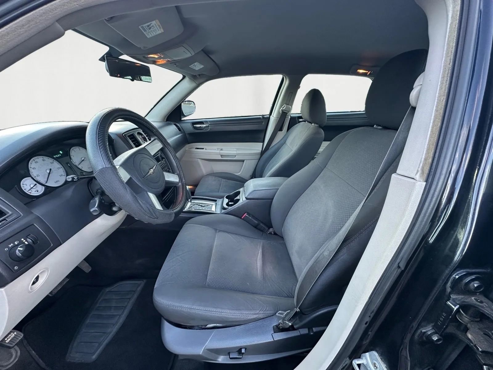 Used 2007 Chrysler 300 image 9