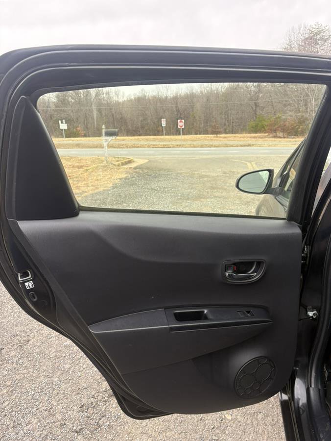 Used 2012 Toyota Yaris SE image 14