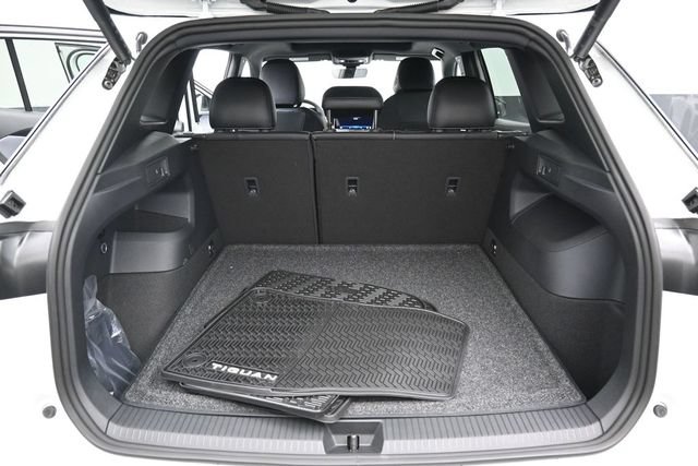 New 2026 Volkswagen Tiguan SE R-Line AWD/4WD image 12