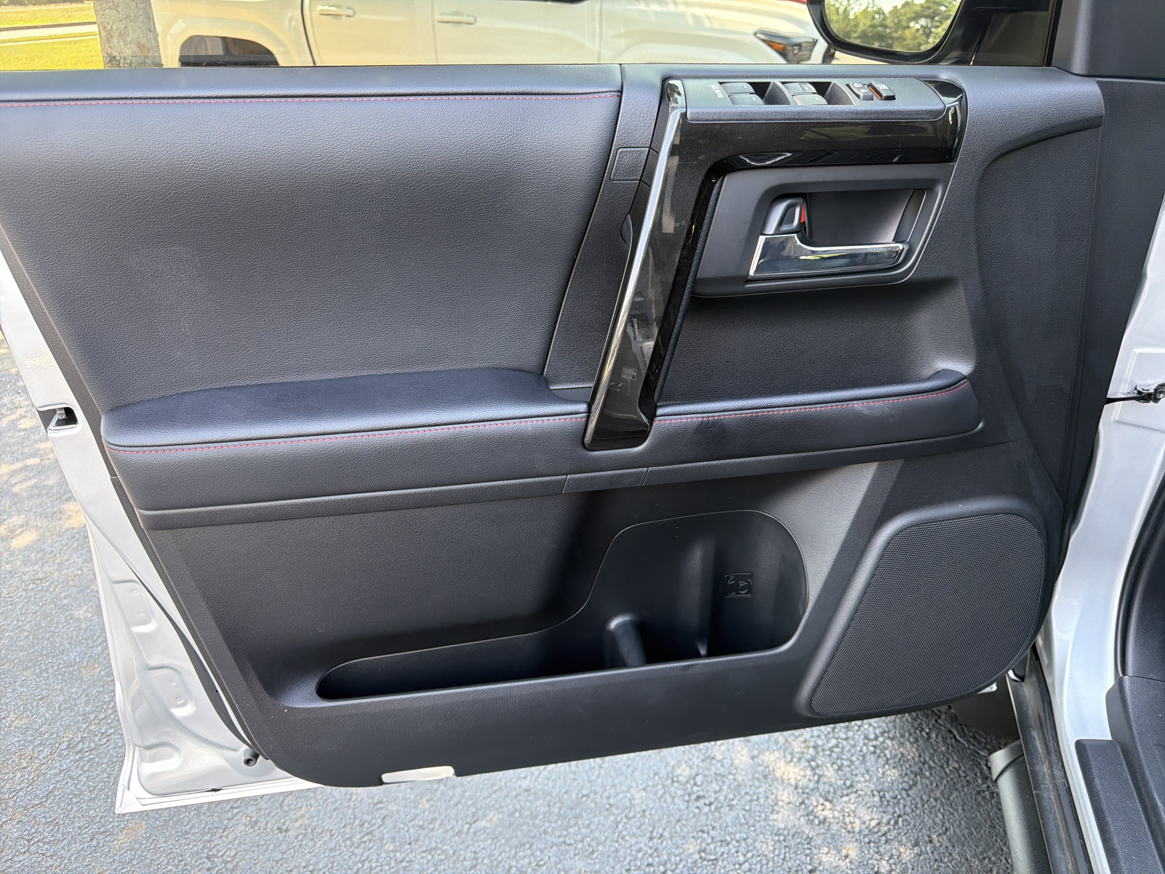 Used 2023 Toyota 4Runner TRD Off-Road Premium w/ Moonroof Package AWD/4WD image 10