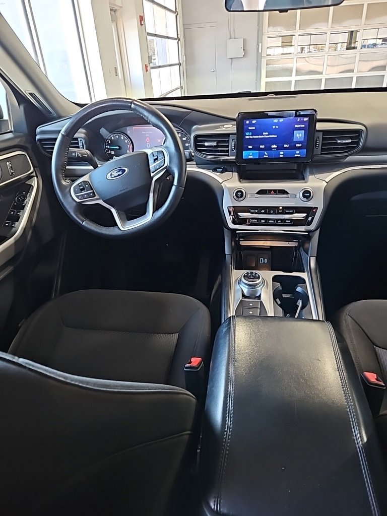 Used 2022 Ford Explorer XLT image 27