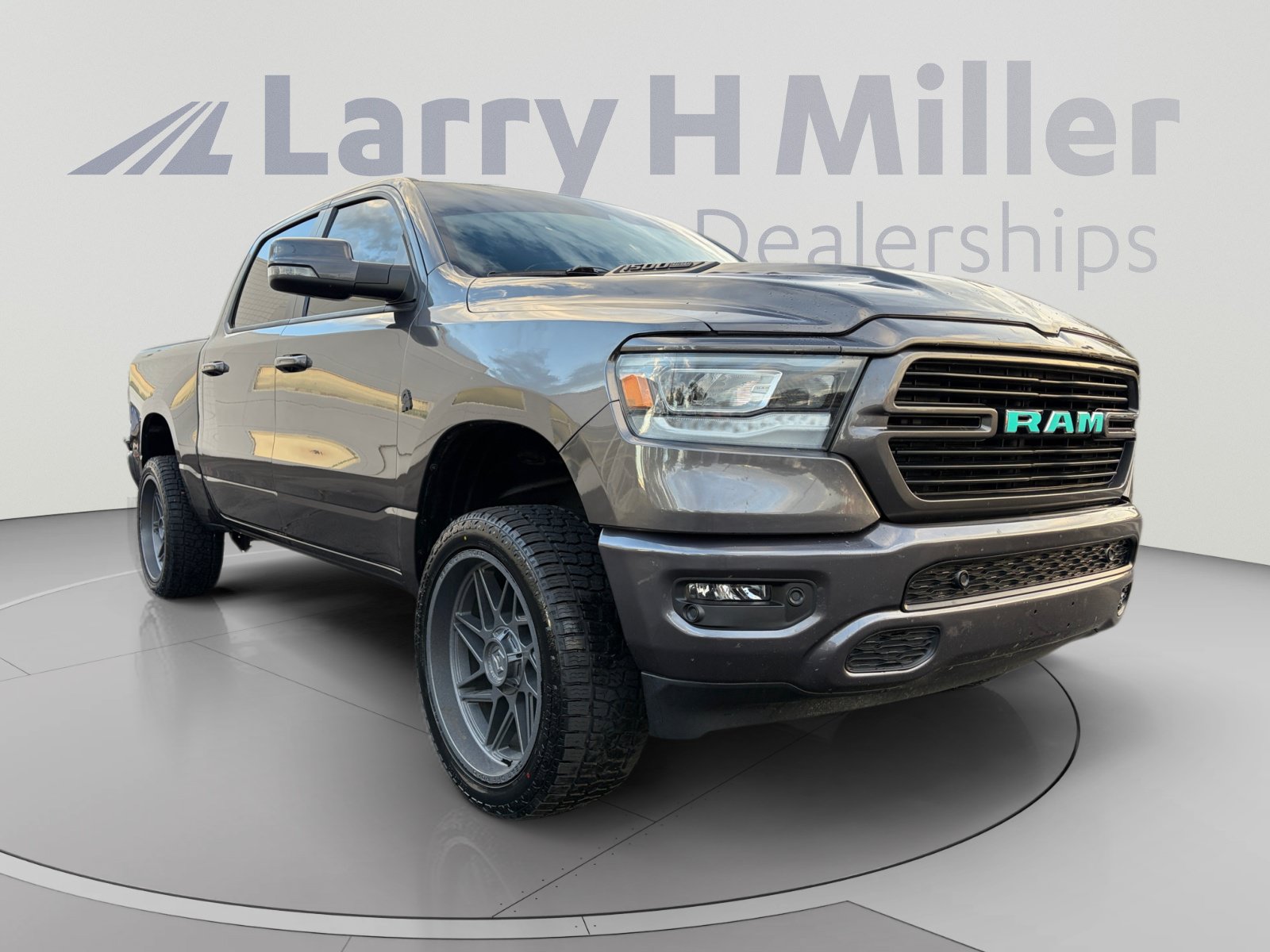 Used 2023 RAM 1500 Laramie AWD/4WD image 7