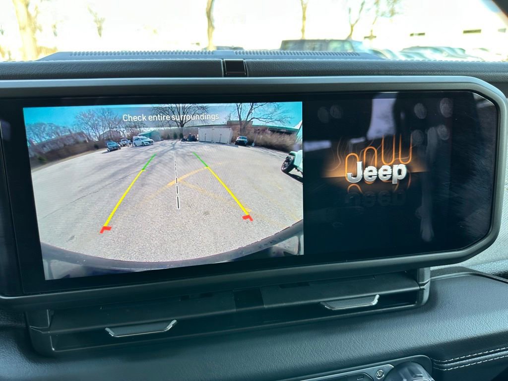 Used 2025 Jeep Wrangler Unlimited Sahara image 23