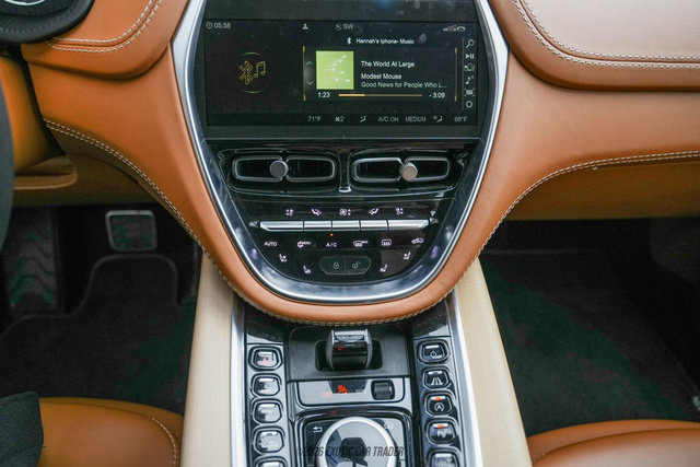Used 2021 Aston Martin DBX AWD/4WD image 21