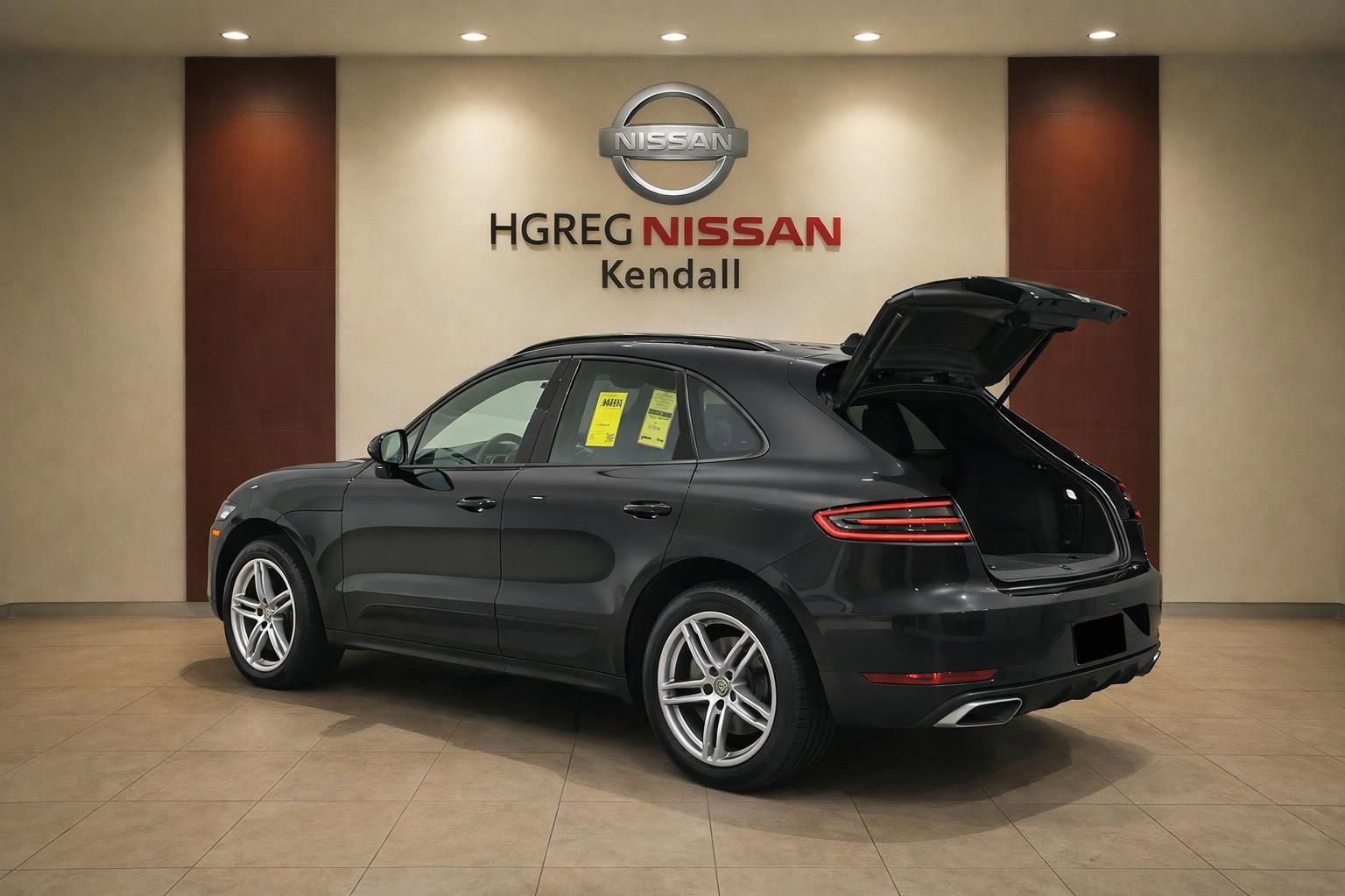 Used 2018 Porsche Macan AWD/4WD image 2