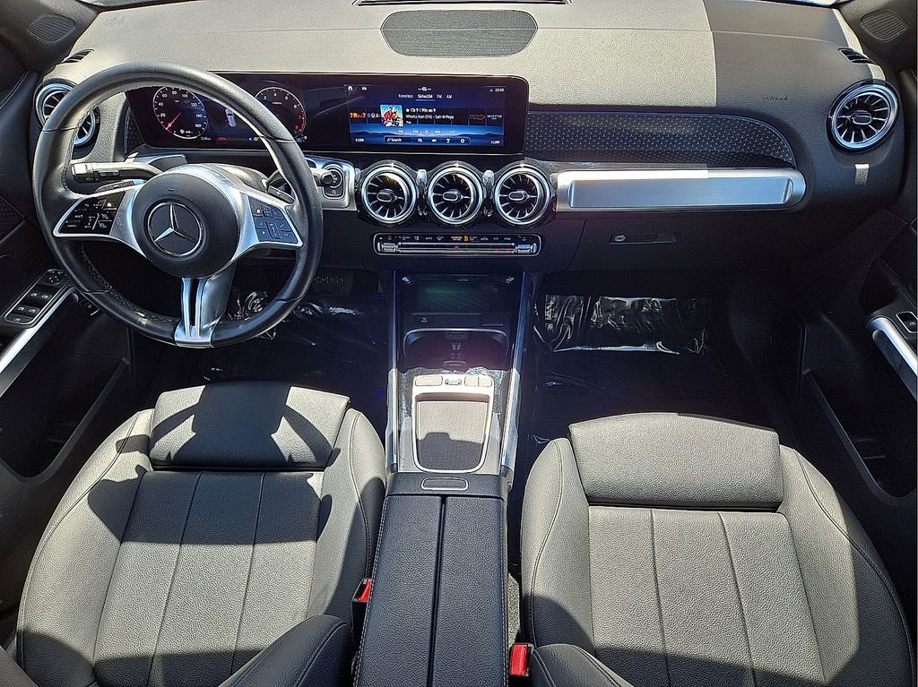 Used 2025 Mercedes-Benz GLB 250 4MATIC image 17