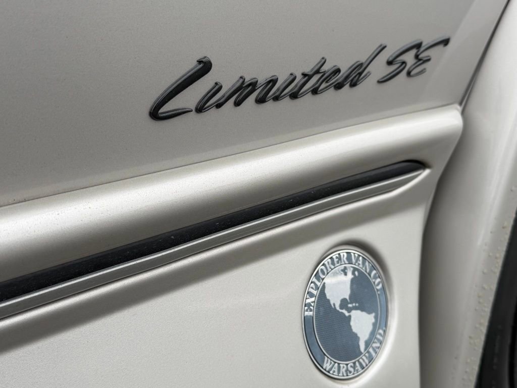 Used 2022 Chevrolet Express 2500 Extended w/ Enhanced Convenience Package image 7