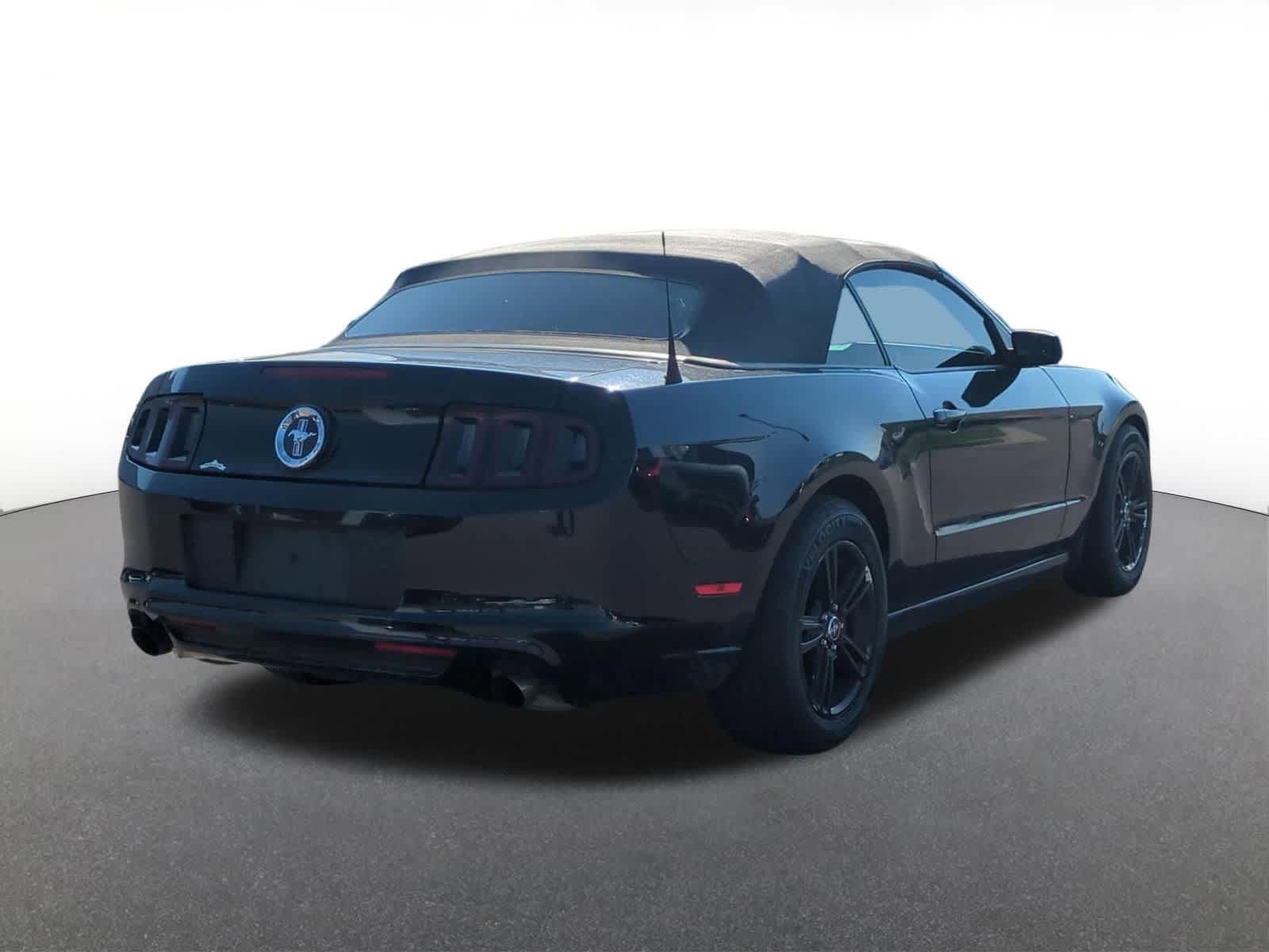 Used 2014 Ford Mustang Convertible RWD image 6