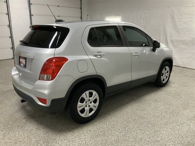 Used 2018 Chevrolet Trax LS w/ LPO, Cargo Package FWD image 5