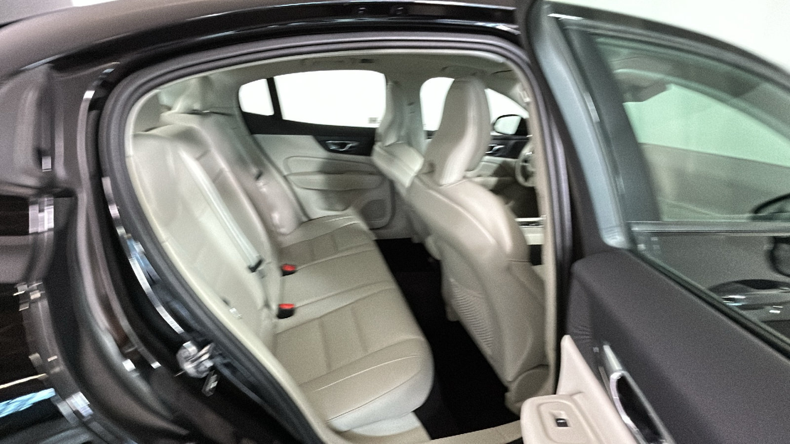 Used 2019 Volvo S60 T5 Momentum w/ Multimedia Package FWD image 35