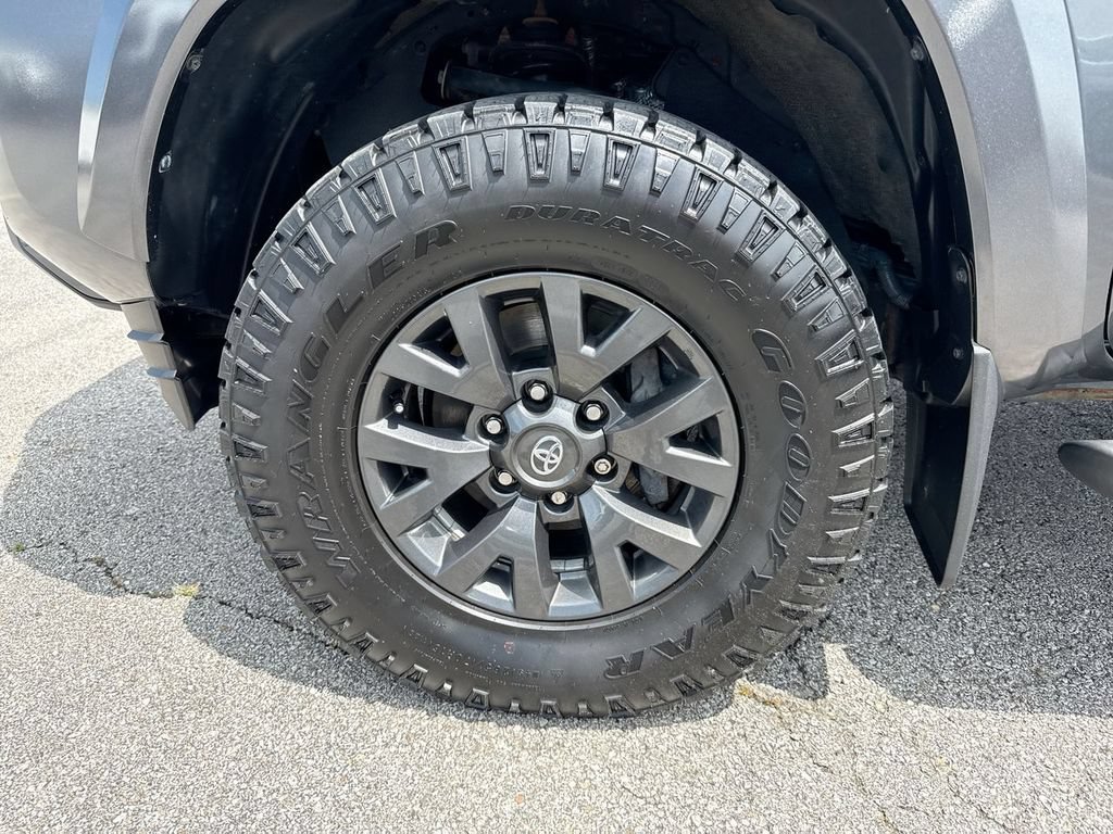 Used 2023 Toyota Tacoma SR5 RWD image 10