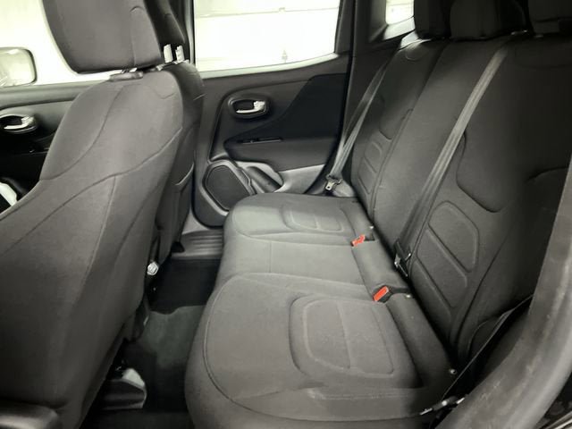 Used 2020 Jeep Renegade Latitude FWD image 24