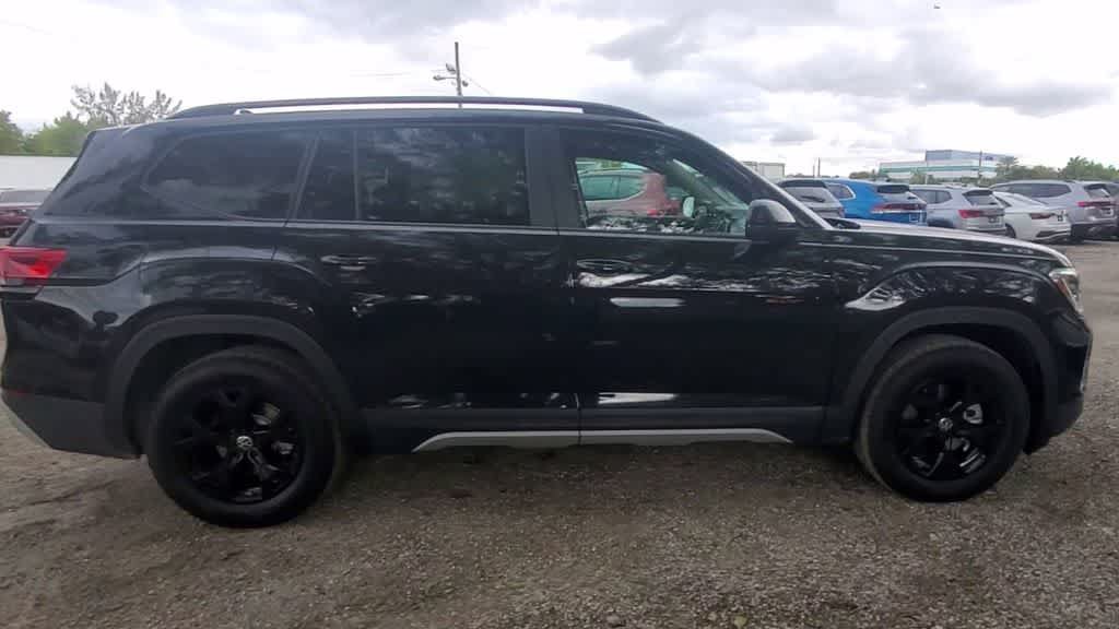 Certified 2024 Volkswagen Atlas Peak Edition SEL AWD/4WD image 9