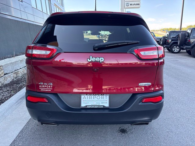 Used 2017 Jeep Cherokee Latitude AWD/4WD image 4